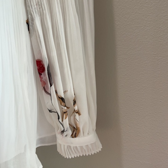 White House Black Market Pleated Blouse - Picture 6 of 13